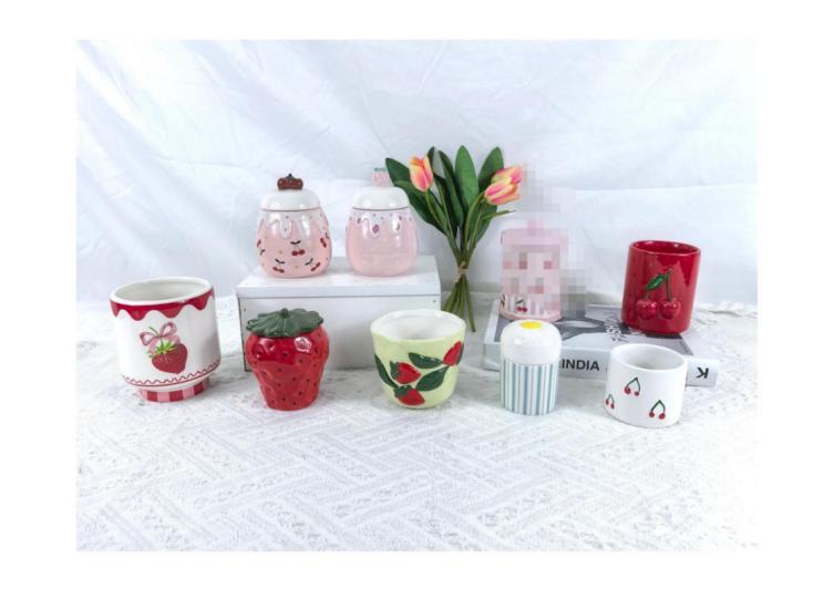 Candelabros de cerámica con temática de fresas y cerezas: iluminando la vida con una dulce diversión infantil