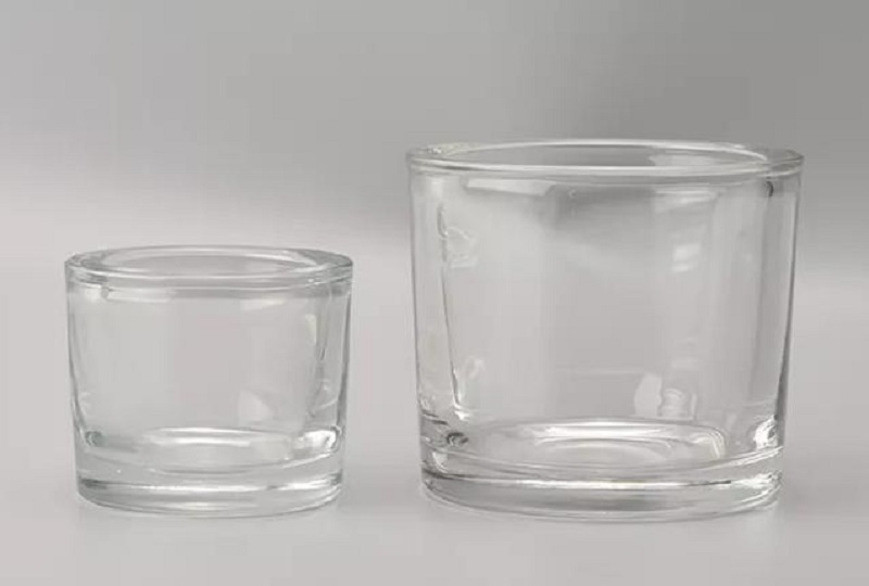 ¿Cómo pueden los candelabros de vidrio transformar el ambiente y agregar valor a los espacios de vida modernos?