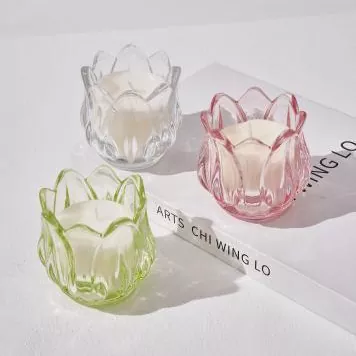 Vela de cristal coloreada en forma de tulipán