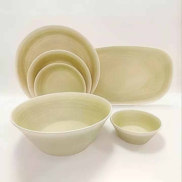 Juego de vajilla de cerámica color crema