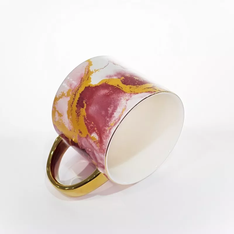 Taza de cerámica con diseño de mármol elegante