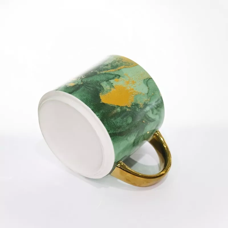 Taza de cerámica con diseño de mármol elegante