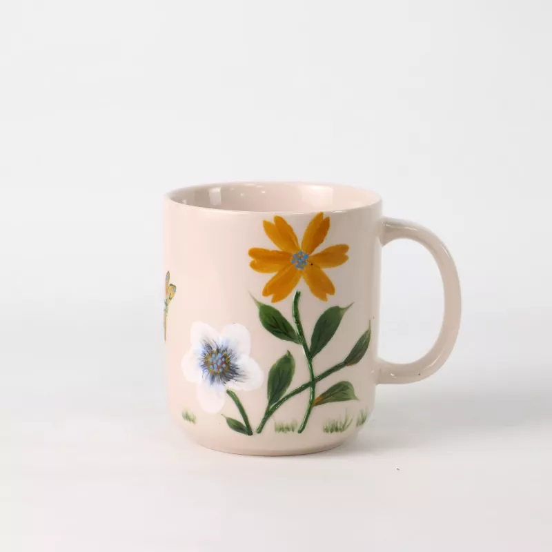 Taza de cerámica floral pintada a mano