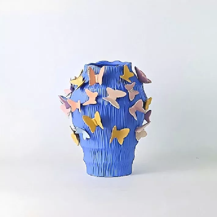 Jarrón de cerámica hecho a mano con mariposas danzantes Jarrón de cerámica hecho a mano con mariposas danzantes