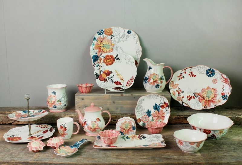 Various Styles Ceramic Teaware