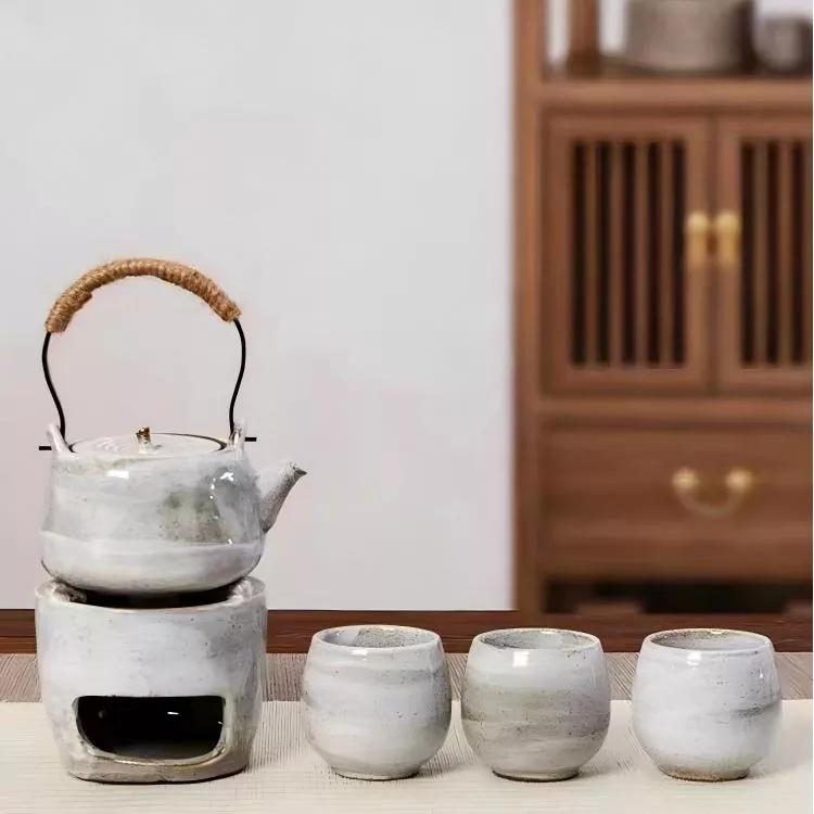 Juego de taza de té tradicional con tetera